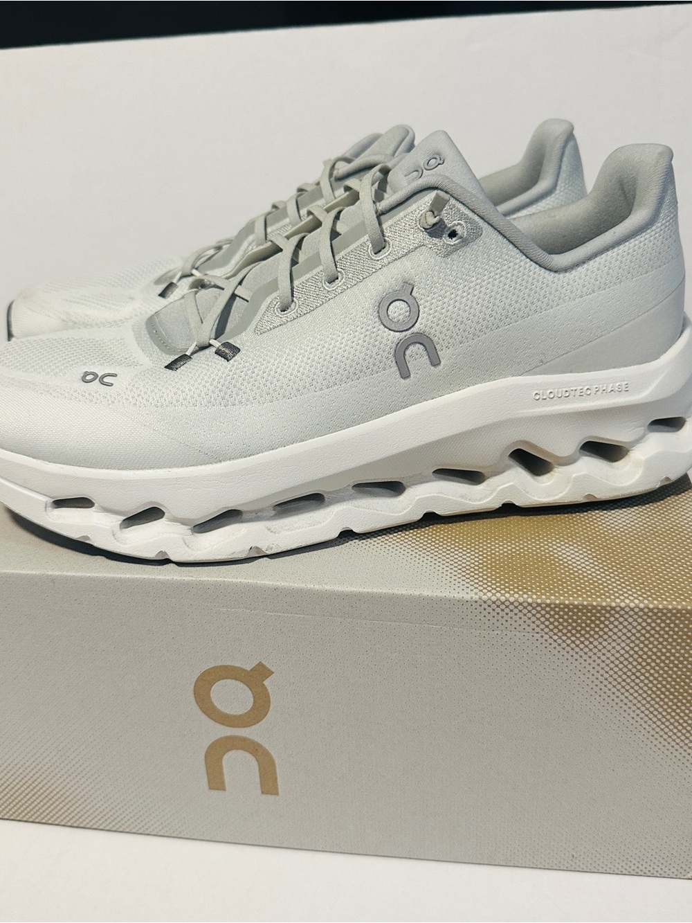 ON Cloudtilt Men’s running Shoes Size 10 Glacier white Pre Owned